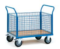 Vierwandwagen mit Wnden aus Drahtgitter