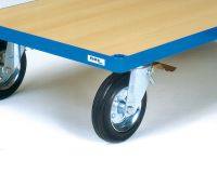R�der mit elektrisch leitf�higen Vollgummireifen (antistatisch)