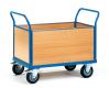 Vierwandwagen mit Wnden aus Holz